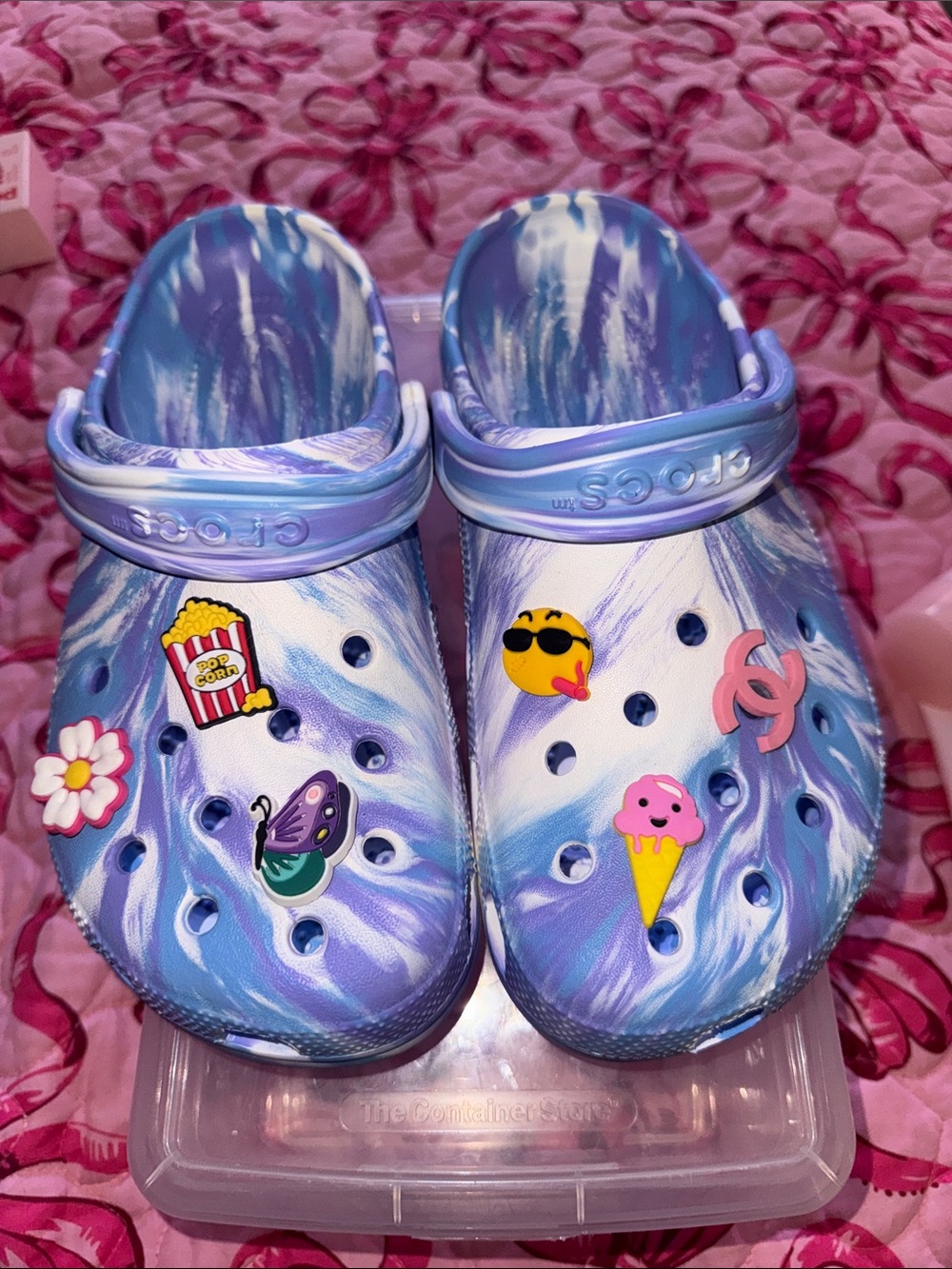 CROCS Blue , purple & White Swirl Clog Sandals with Charms sz 9